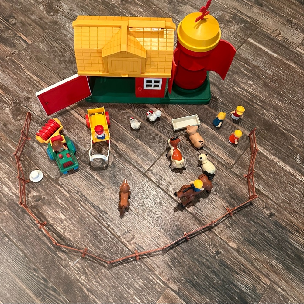 Vintage 1981 Playmates Barn Farm Animals Little Lil People